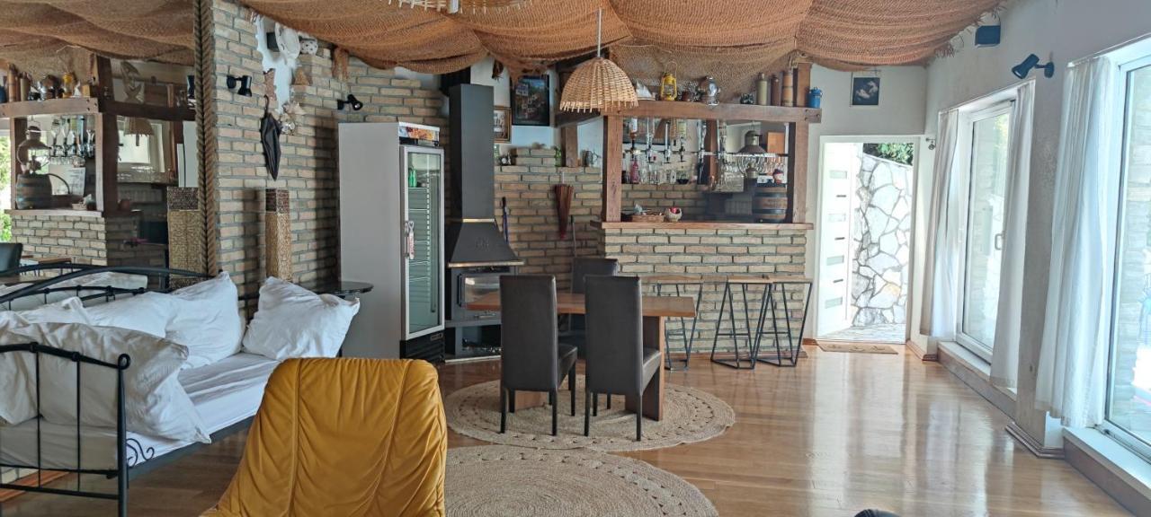 Resort Haus Toma Cesarica Eksteriør bilde
