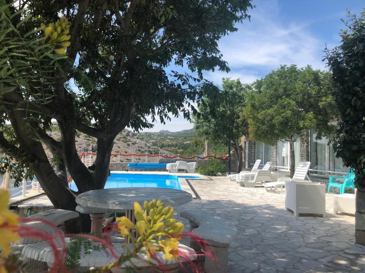Resort Haus Toma Cesarica Eksteriør bilde